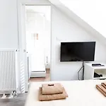 Petite Central Studio