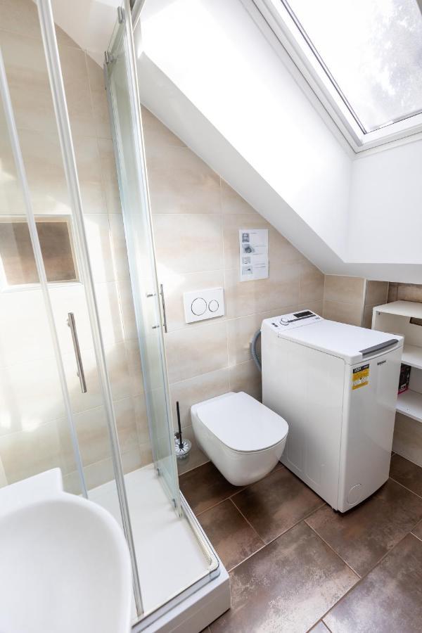 Petite Apartment *